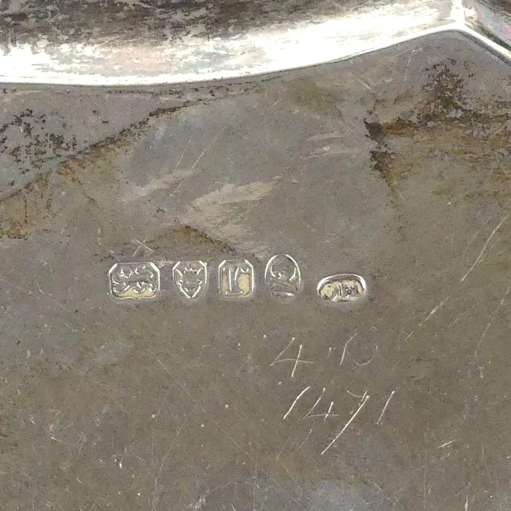 A George III silver teapot stand Image 1++