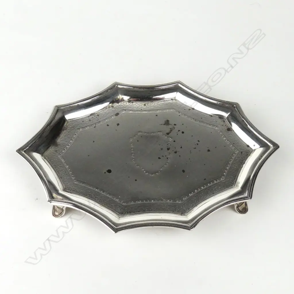 A George III silver teapot stand Image 1++