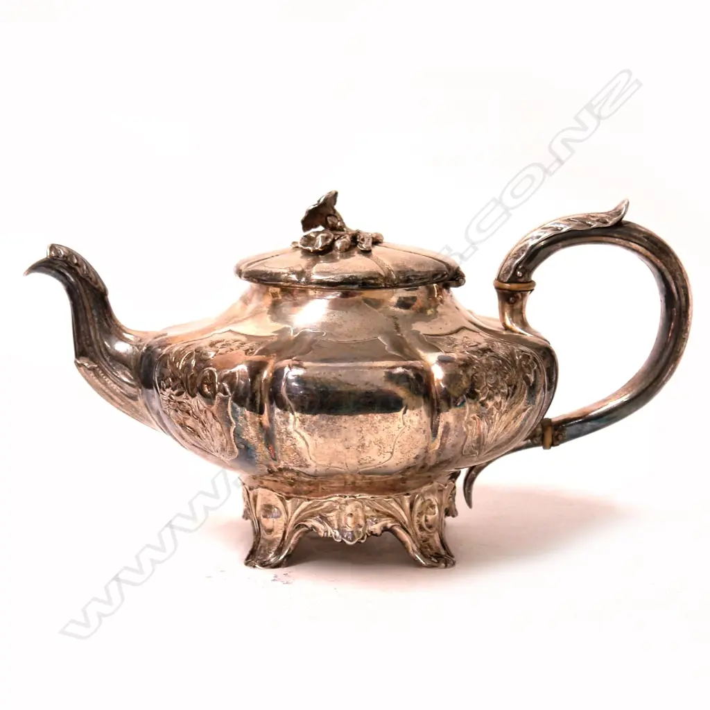 An early Victorian silver teapot Image 1++
