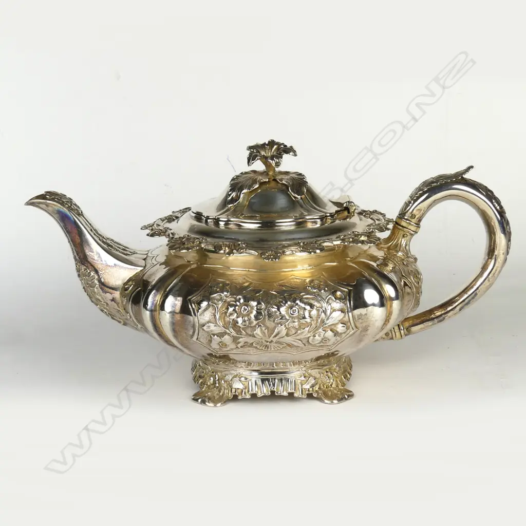 A William IV silver teapot Image 1++