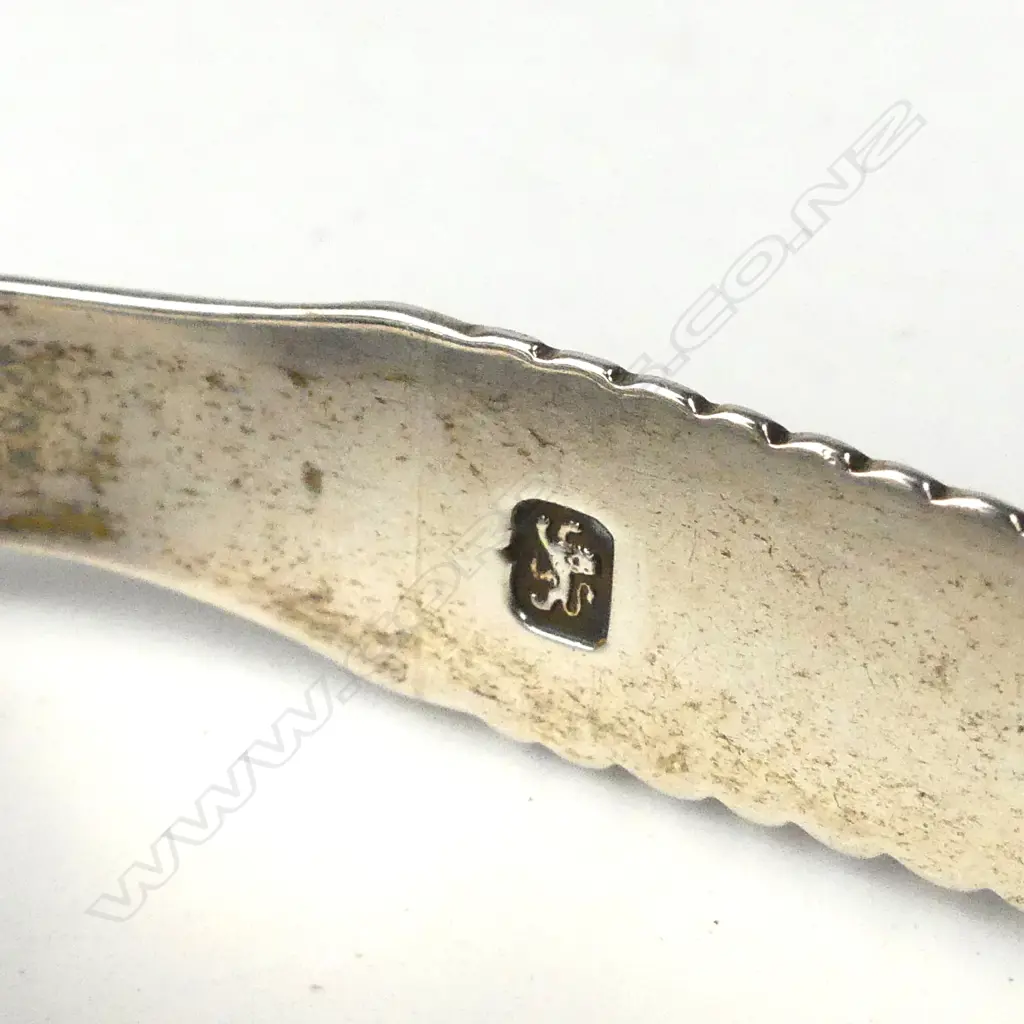 A pair of George III silver sugar tongs Image 1++