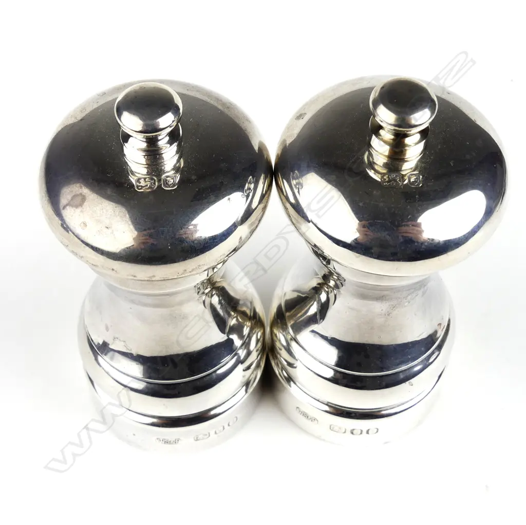 A pair of modern silver capstan pepper mills Image 1++