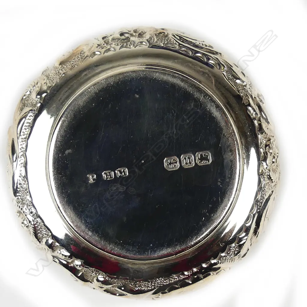 A cased set of four silver salts and spoons Image 1++