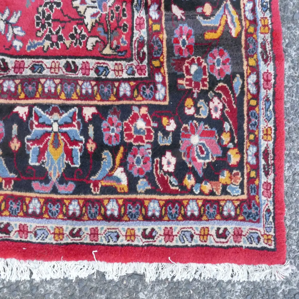 An Iranian Saruq carpet Image 1++