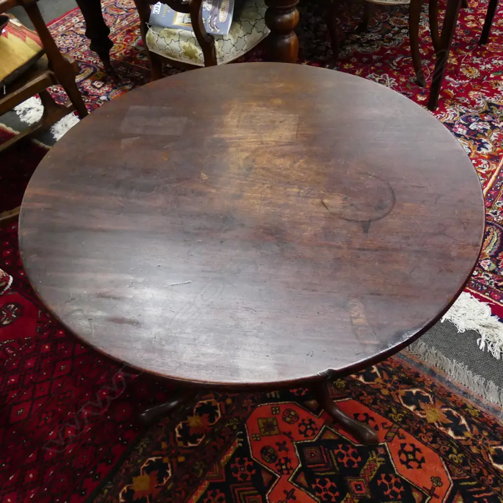 A Georgian mahogany tilt-top occasional table Image 1++