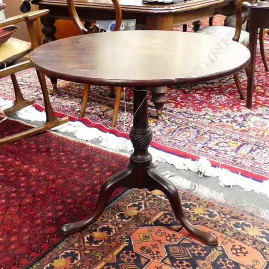A Georgian mahogany tilt-top occasional table