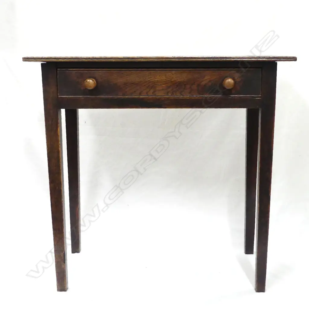 A Georgian country oak side table Image 1++