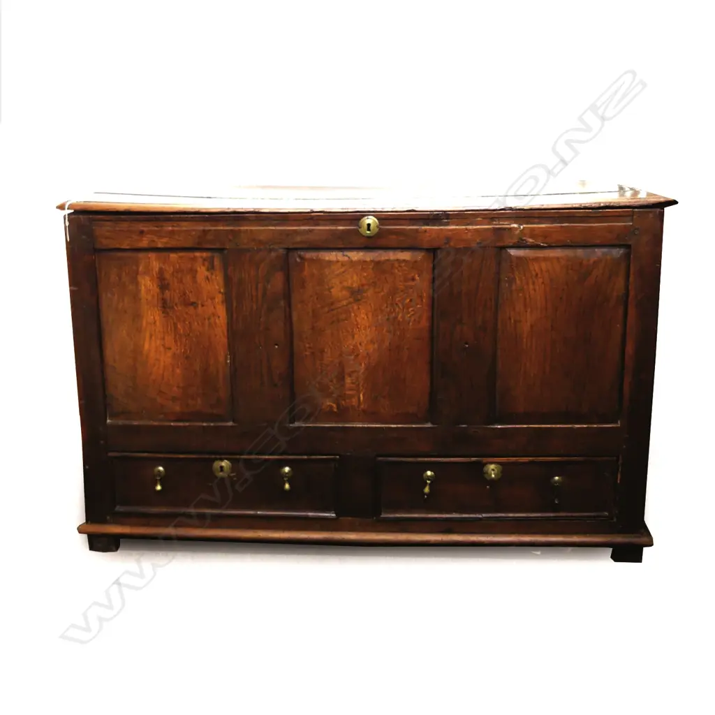 A large Georgian oak coffer Image 1++