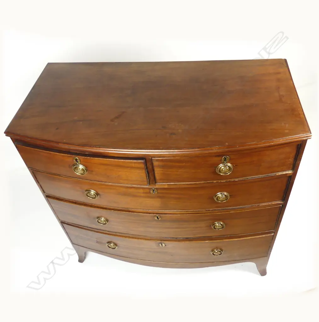 A Georgian mahogany five drawer bowfront chest Image 1++