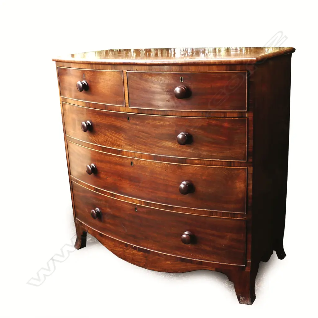 A Georgian mahogany five drawer bowfront chest Image 1++