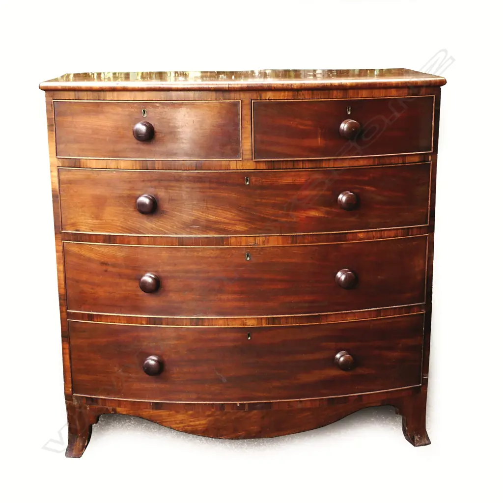A Georgian mahogany five drawer bowfront chest Image 1++