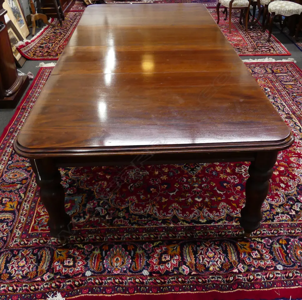 A mahogany banqueting table Image 1++