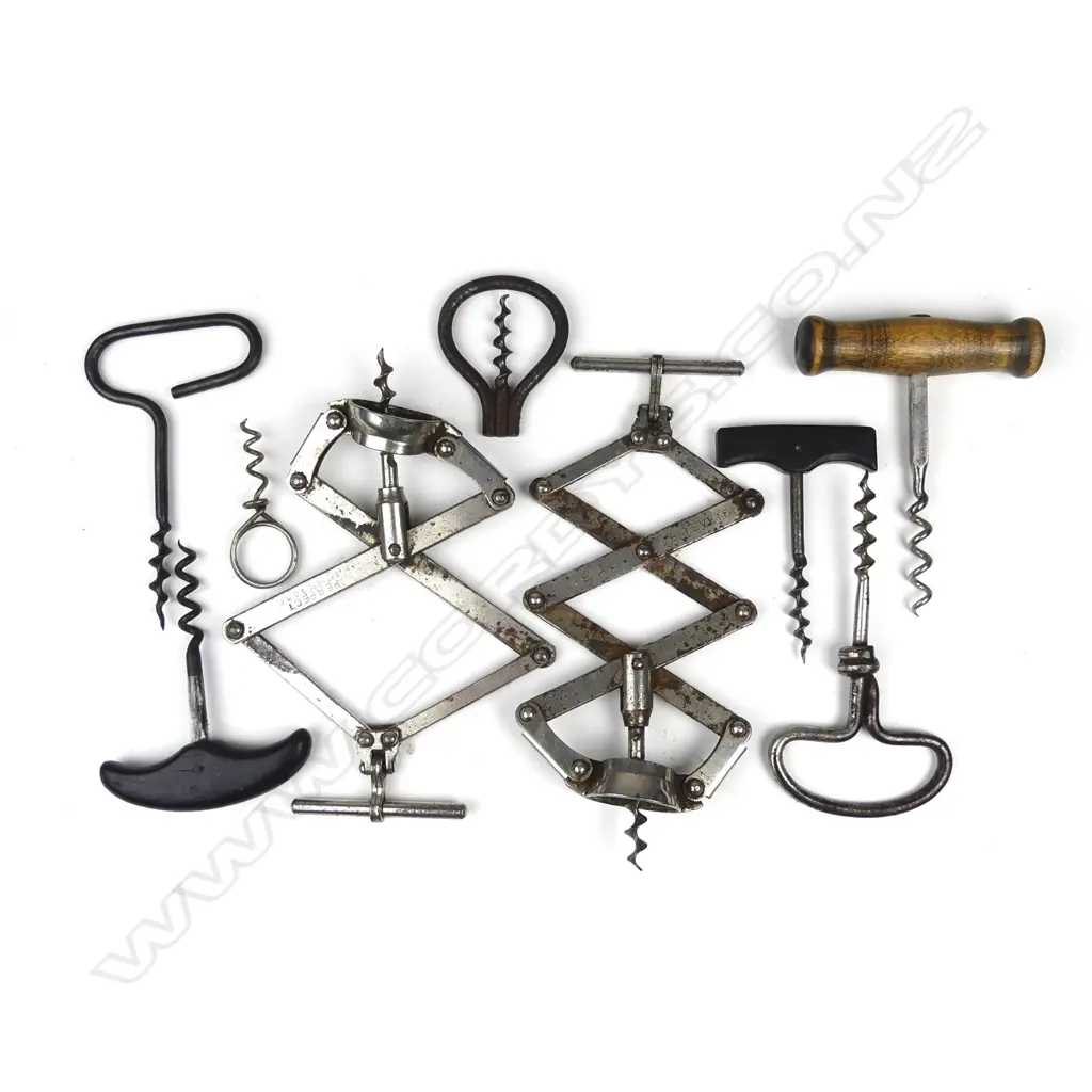 A collection of vintage corkscrews Image 1++