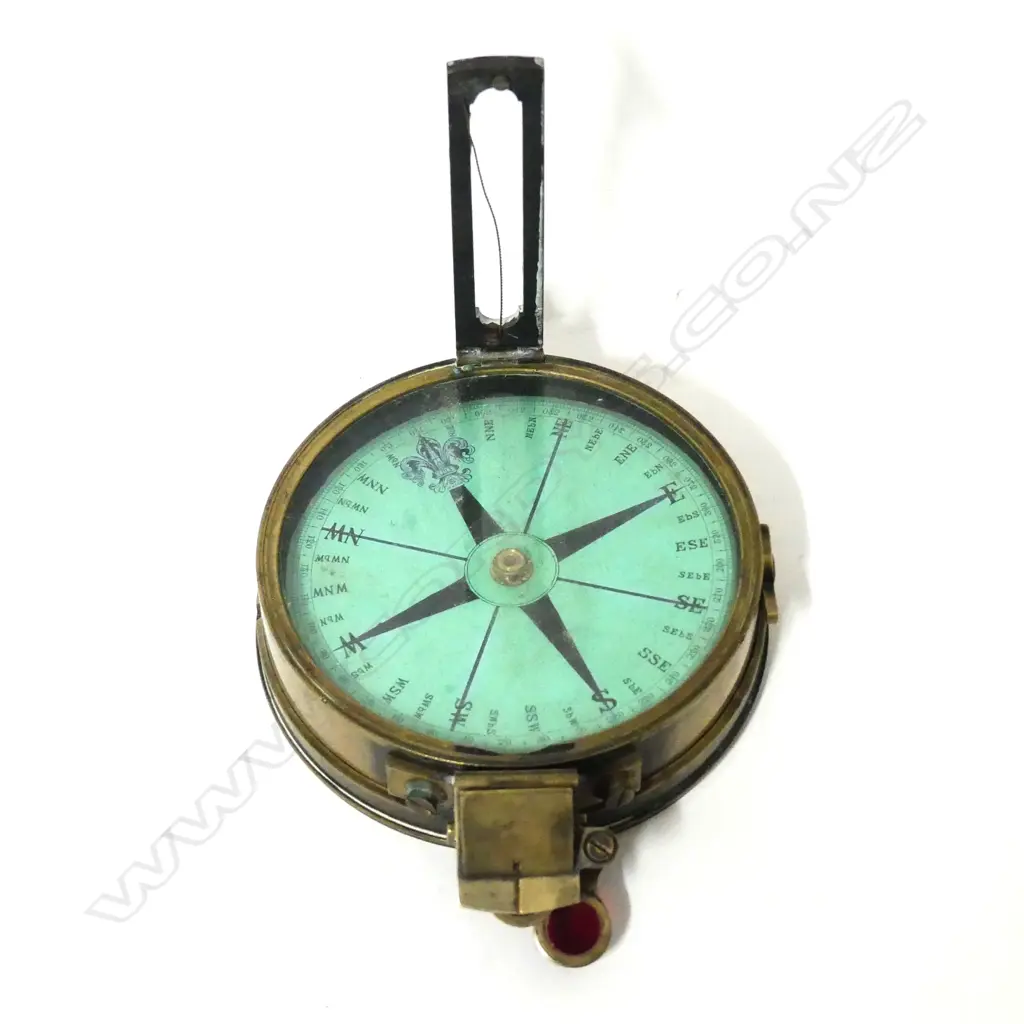 A brass cased sighting compass Image 1++