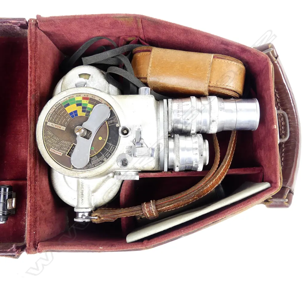 A Berthiot Emel C-93 8mm cine camera Image 1++