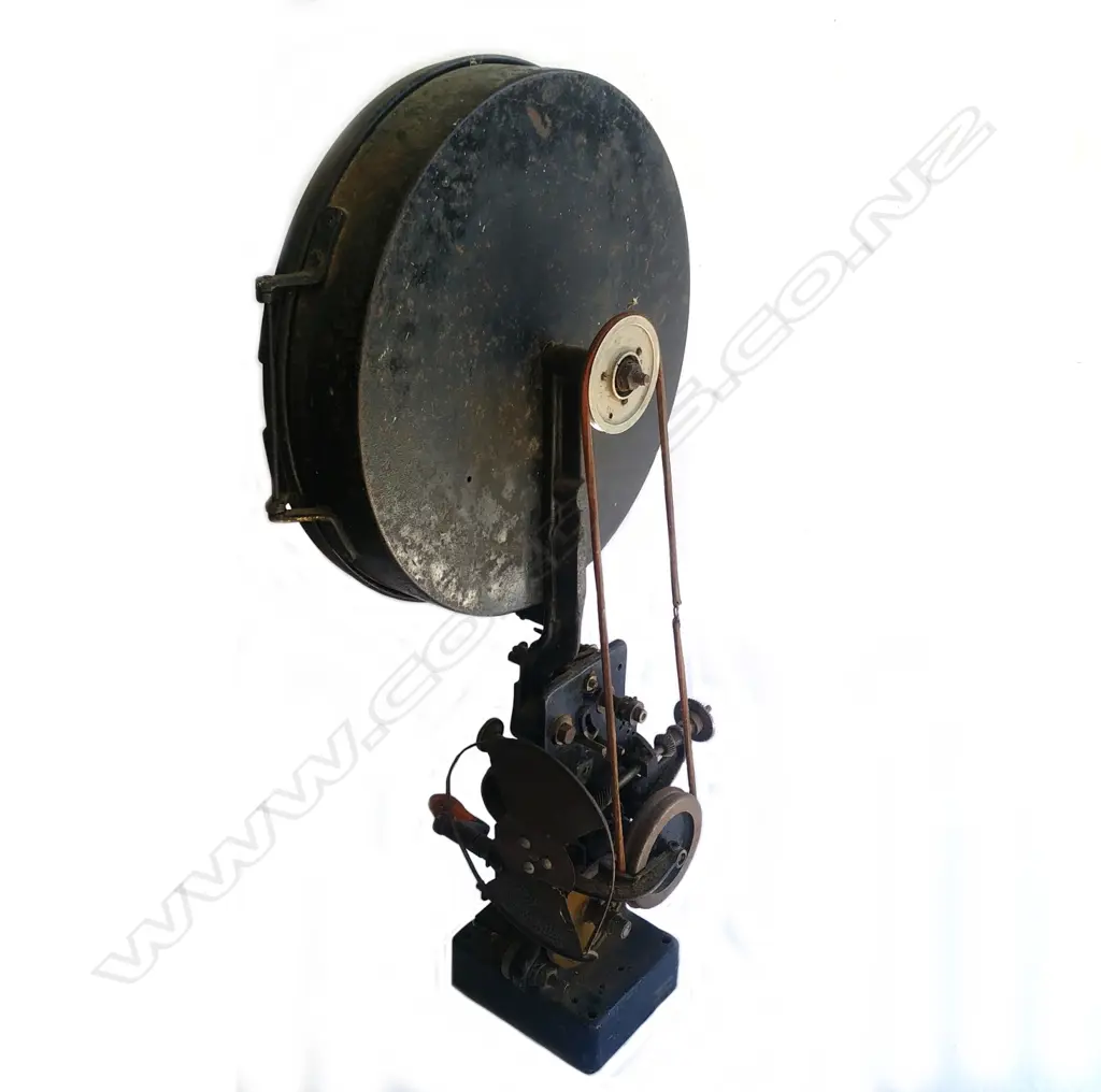 An early 20thC movie projector Image 1++