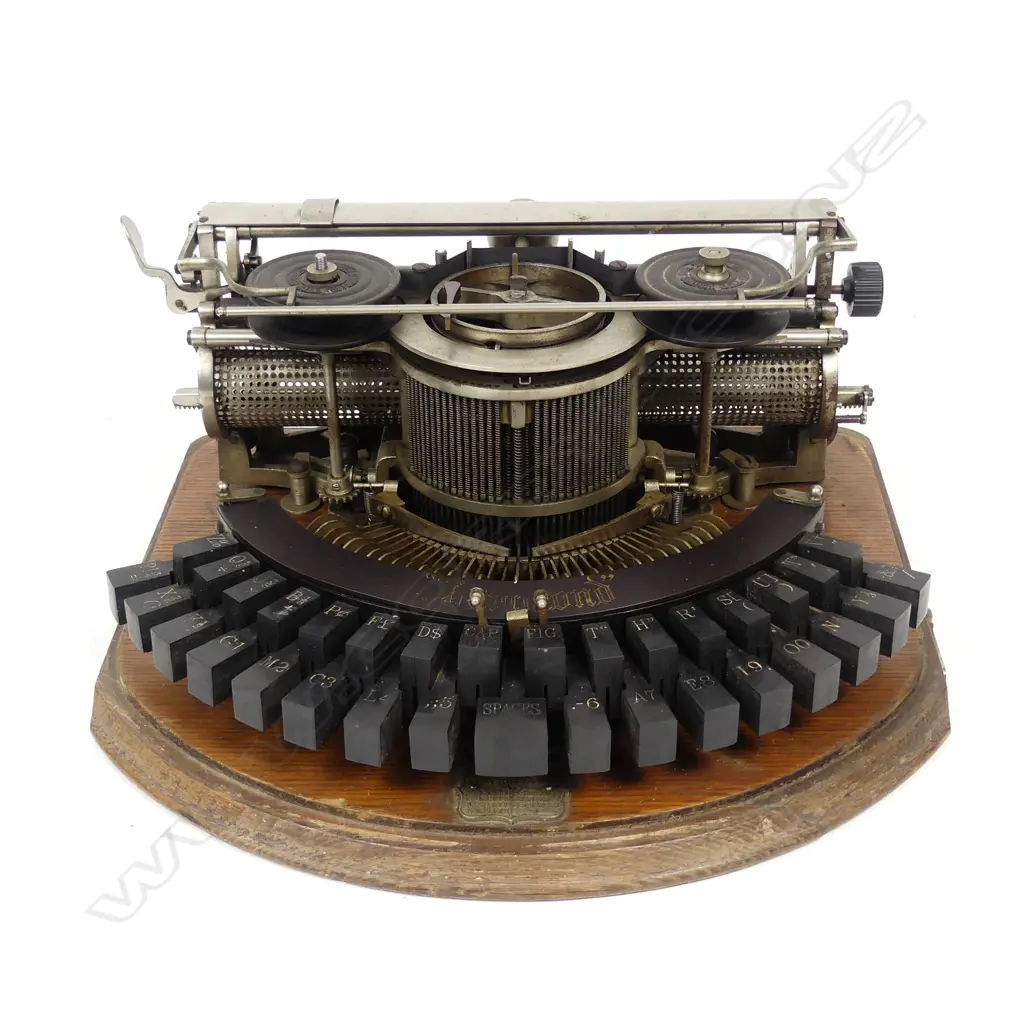 A rare Hammond typewriter Image 1++