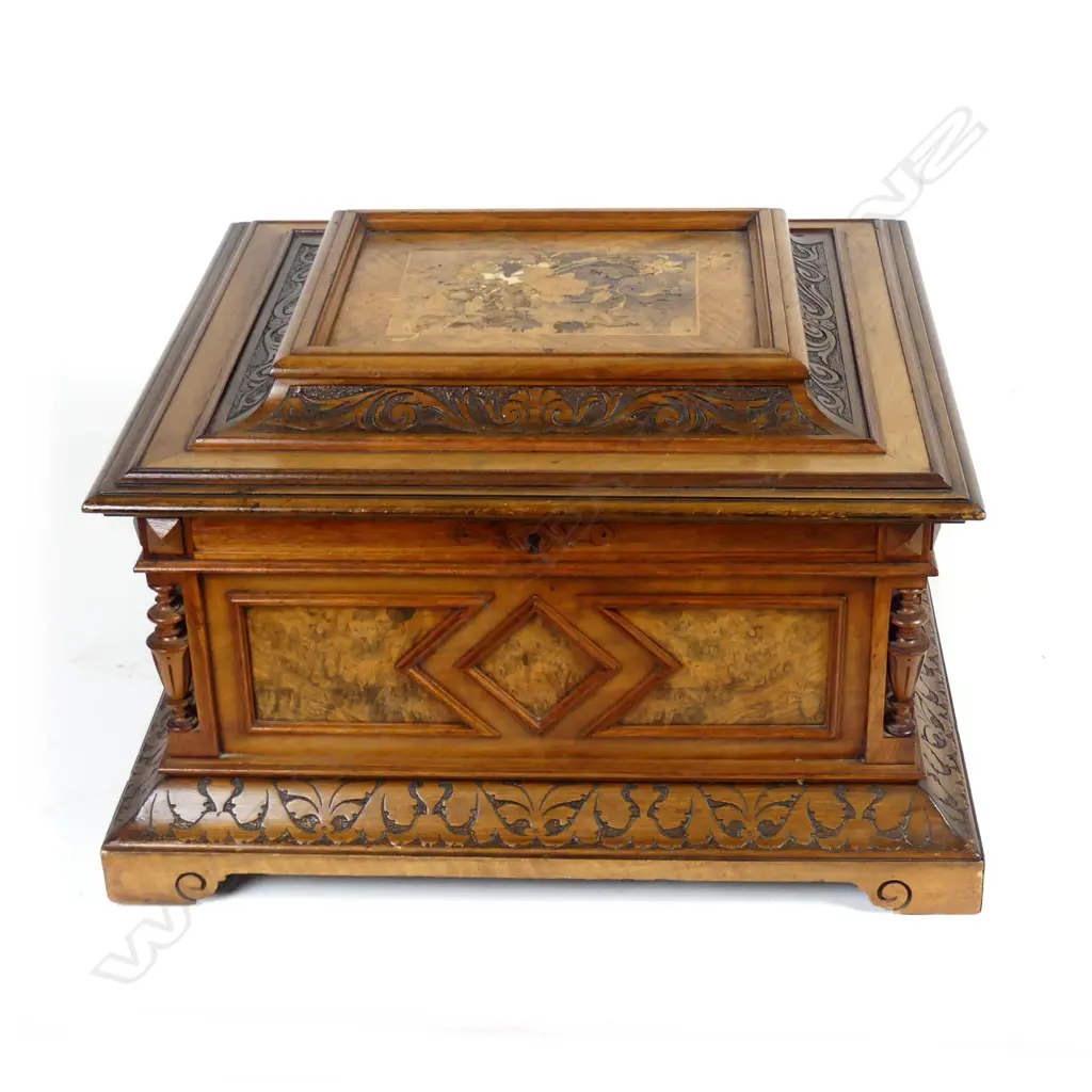 A 19thC walnut cased Polyphon Image 1++