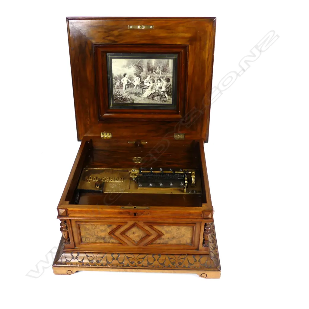 A 19thC walnut cased Polyphon Image 1++