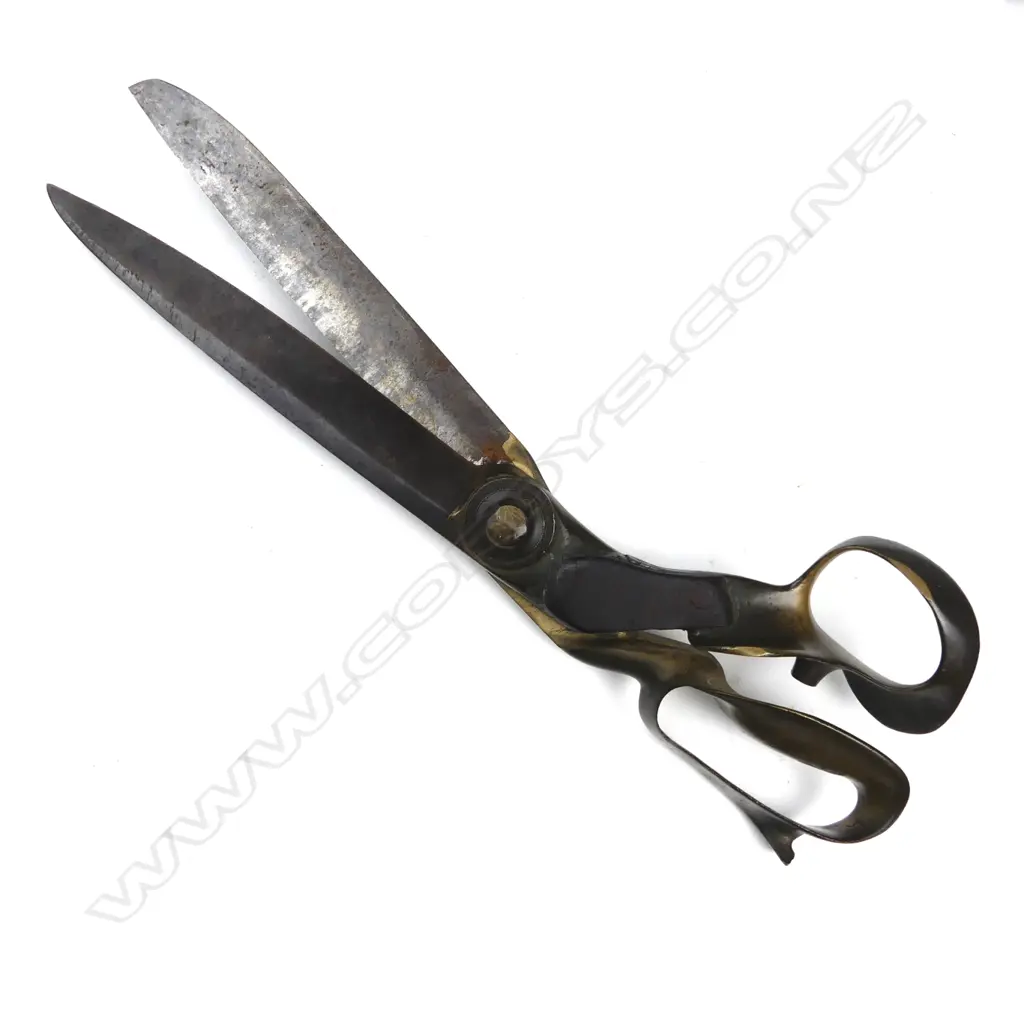 A pair of tailor's scissors Image 1++