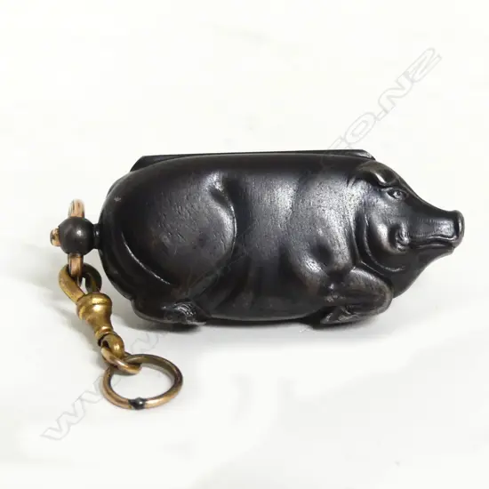 A base metal double sovereign case