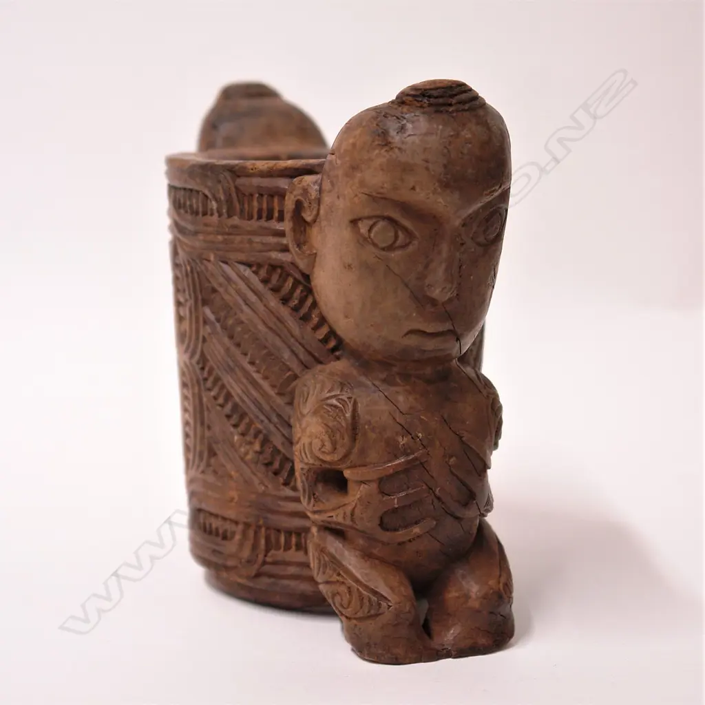 A Maori carved tuki (mouthpiece for Calabash) Image 1++