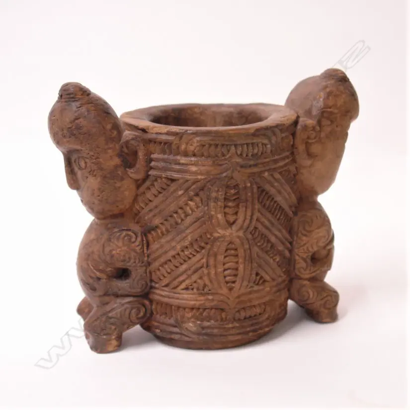 A Maori carved tuki (mouthpiece for Calabash) Image 1++