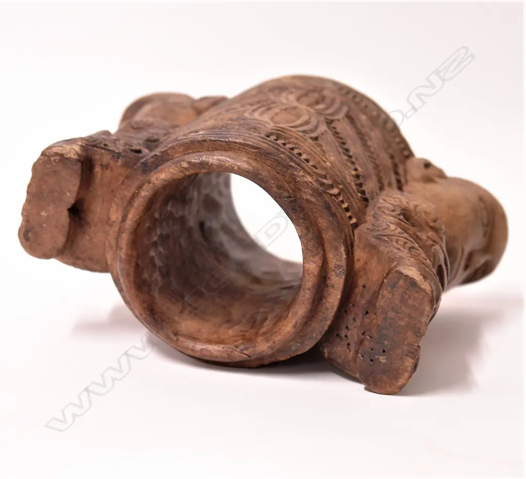 A Maori carved tuki (mouthpiece for Calabash) Image 1++