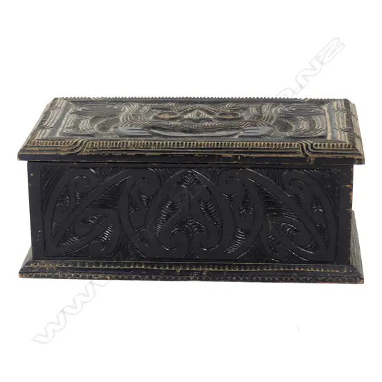 An early 20thC Maori carved trinket box