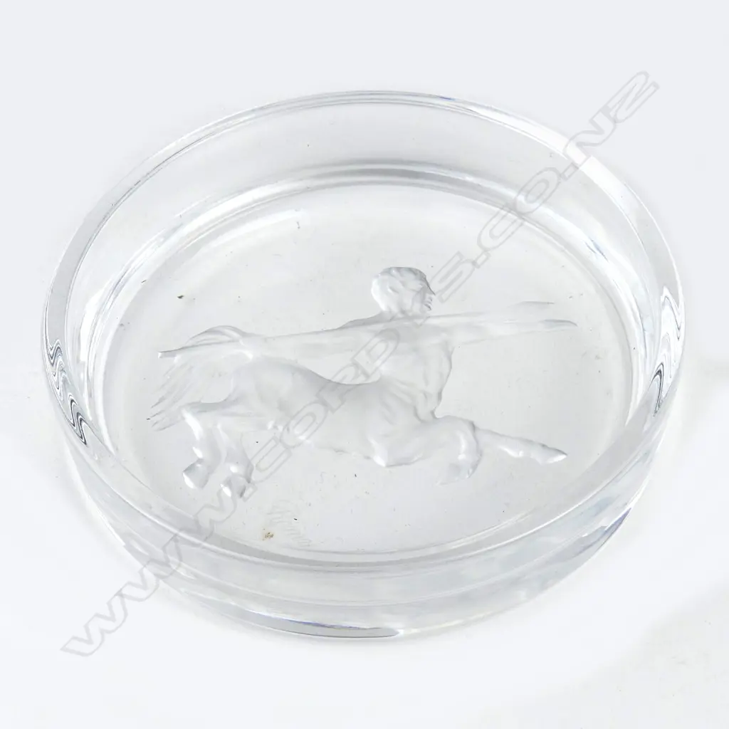 A Remy Martin crystal nut dish Image 1++