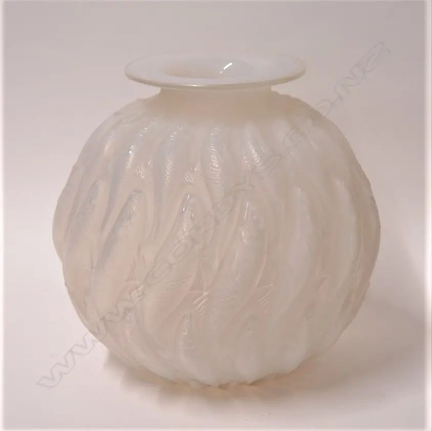 A rare René Lalique opalescent glass 'Marisa' vase Image 1++