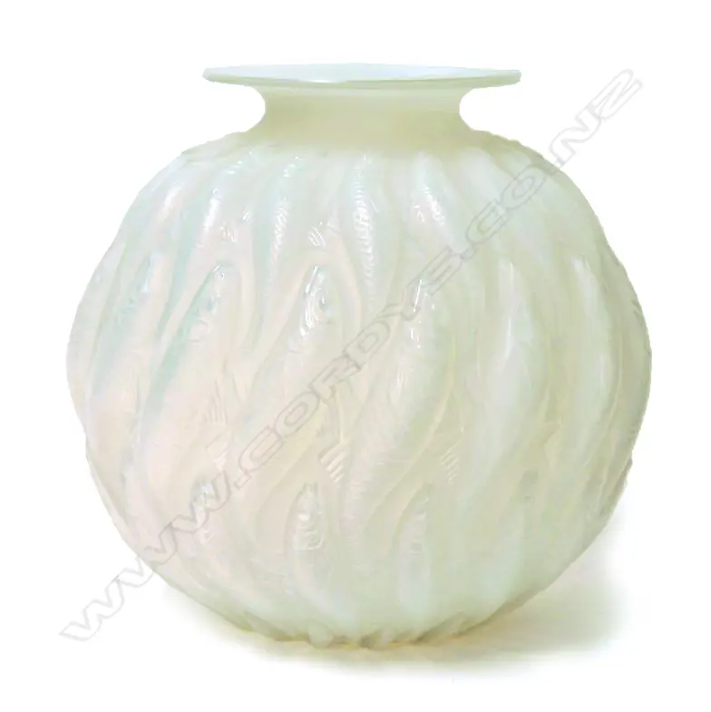 A rare René Lalique opalescent glass 'Marisa' vase Image 1++