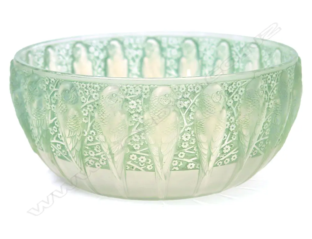 A René Lalique uncommon 'Perruches' green stained bowl Image 1++