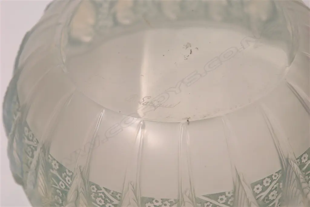 A René Lalique uncommon 'Perruches' green stained bowl Image 1++