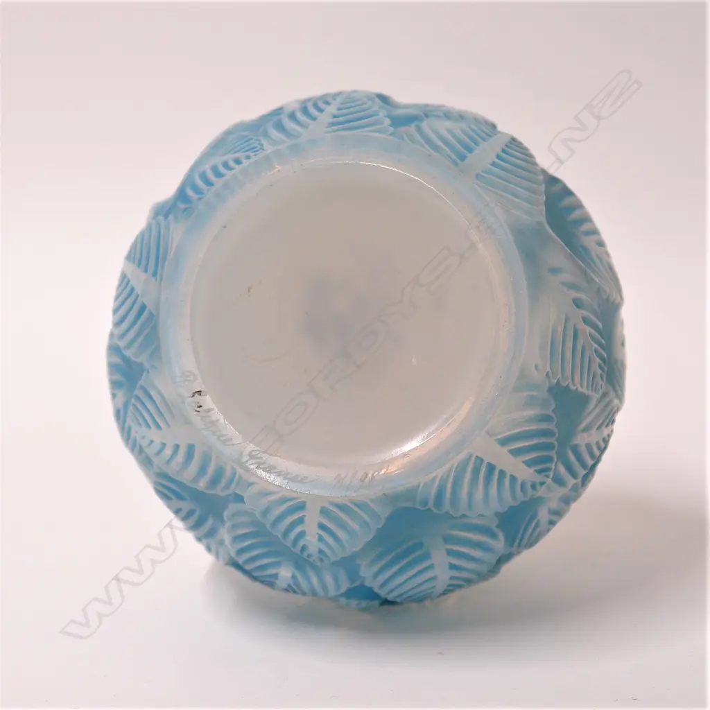 A René Lalique opalescent blue stained 'Ormeaux' vase Image 1++