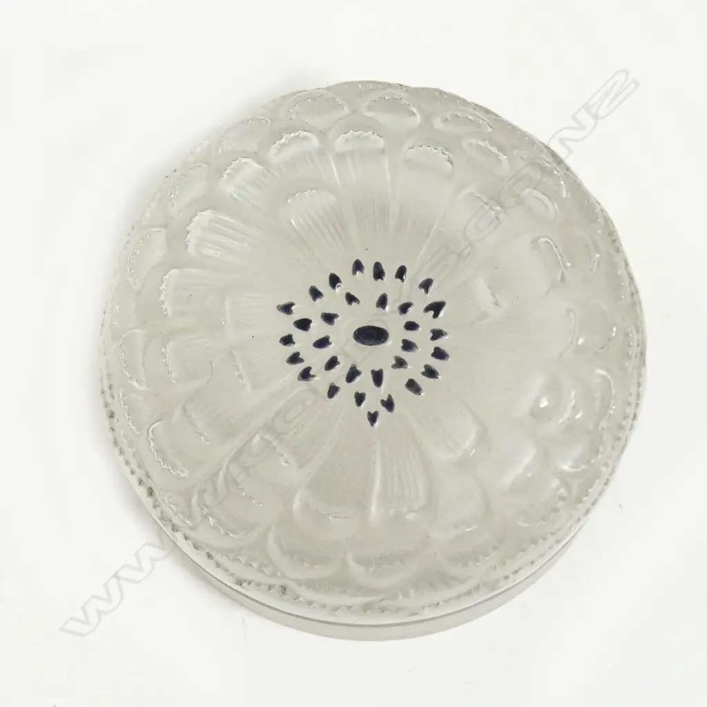 A Lalique powder bowl Image 1++