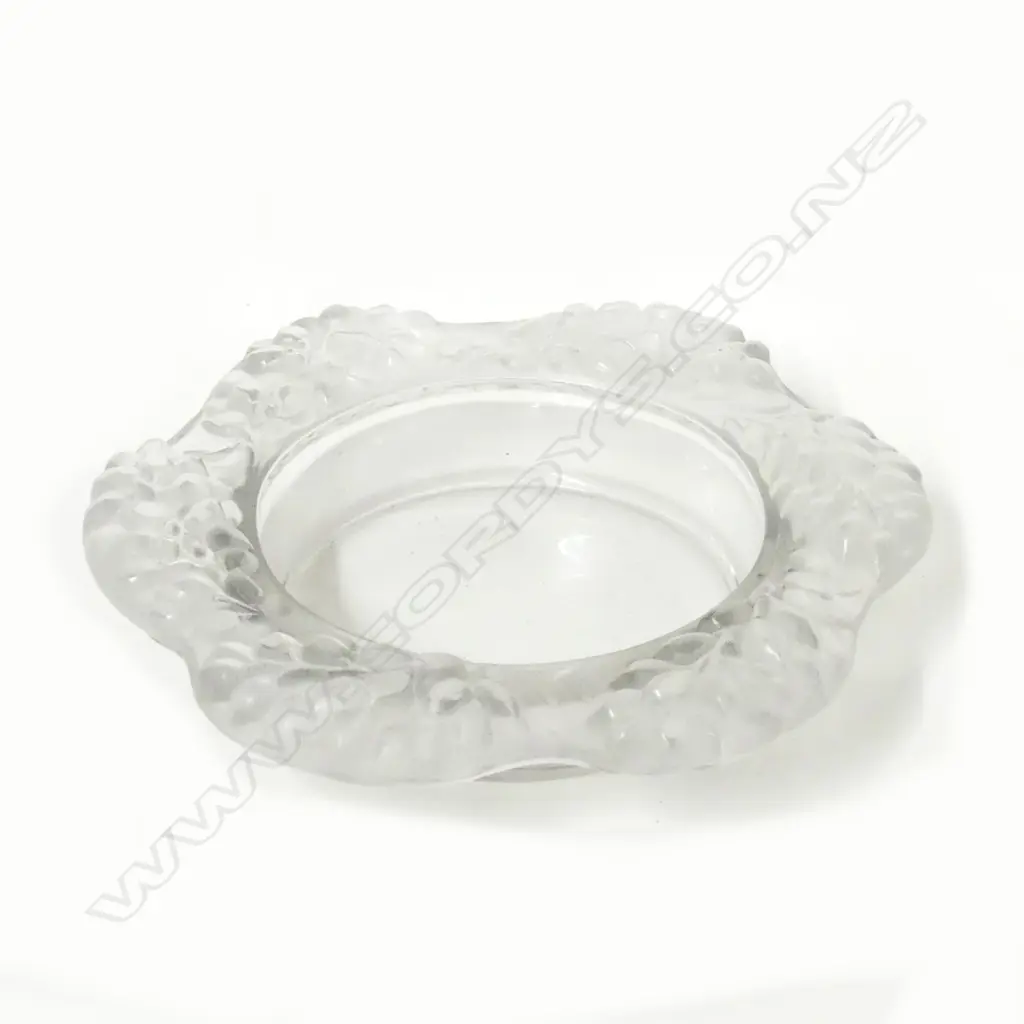 A Lalique bon-bon dish Image 1++