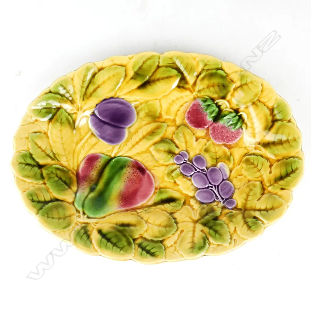 A Sarreguemines majolica oval platter Image 1++