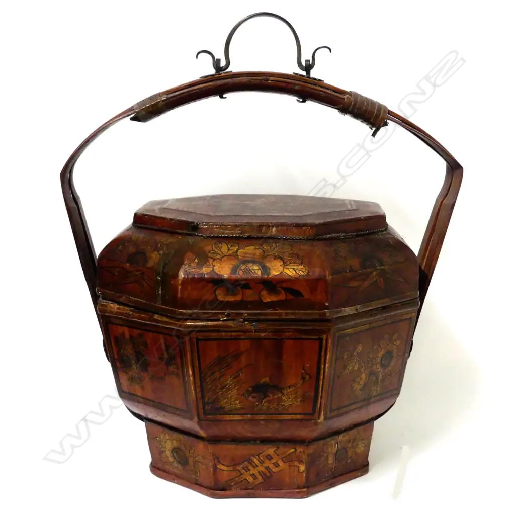 A Chinese lacquer basket Image 1++