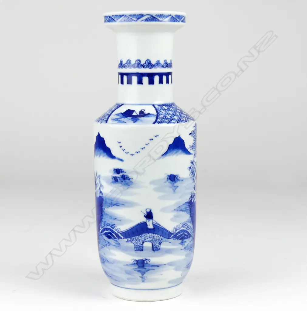 A Chinese Kangxi style vase Image 1++