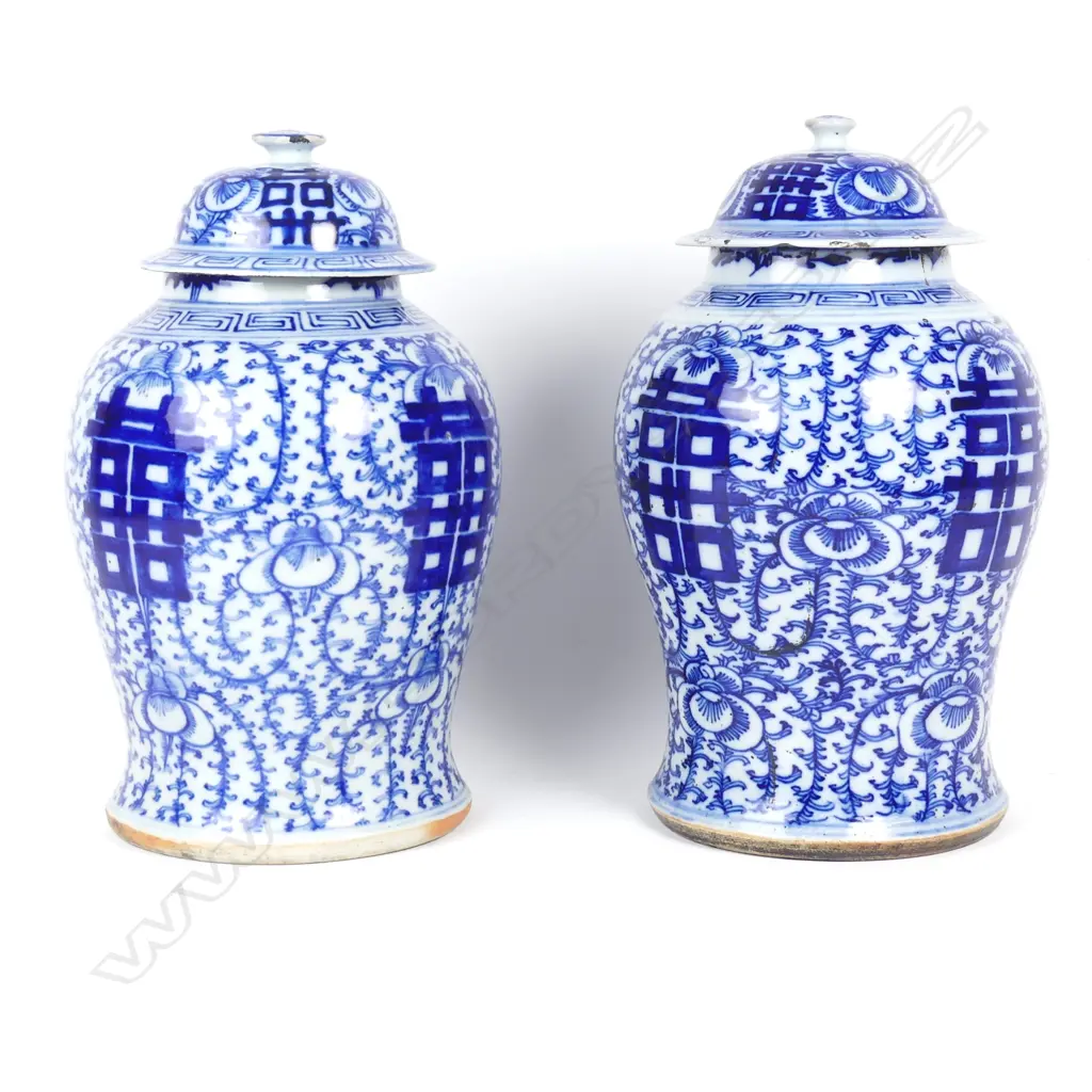 A pair of large Chinese blue and white jars and covers Image 1++