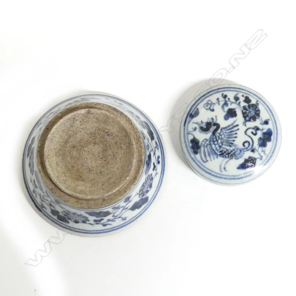A Chinese blue and white porcelain inkwell Image 1++