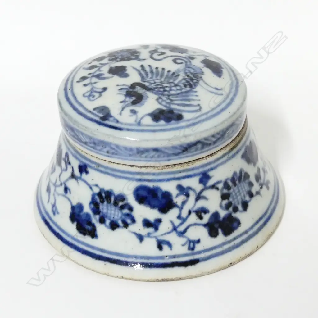 A Chinese blue and white porcelain inkwell Image 1++