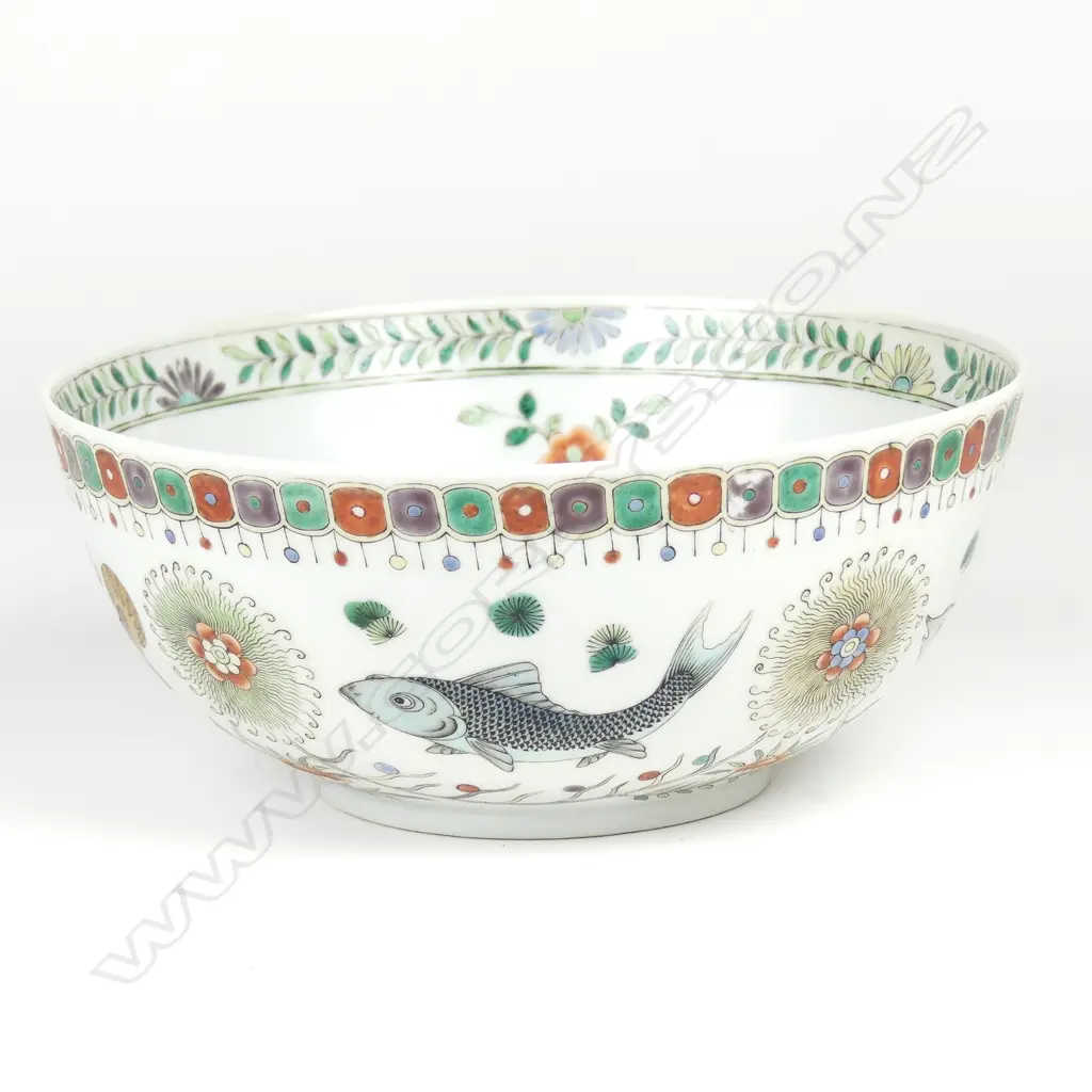 An old Chinese famille verte 'Fishes' bowl Image 1++