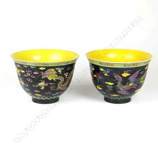 A pair of Chinese porcelain deep bowls