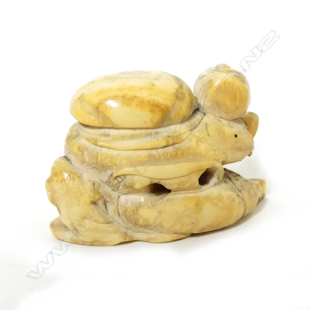 An old ivory netsuke Image 1++