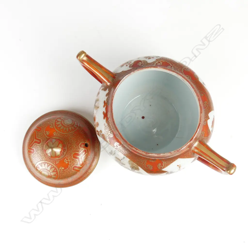 A Japanese Meiji period Kutani lidded Koro Image 1++