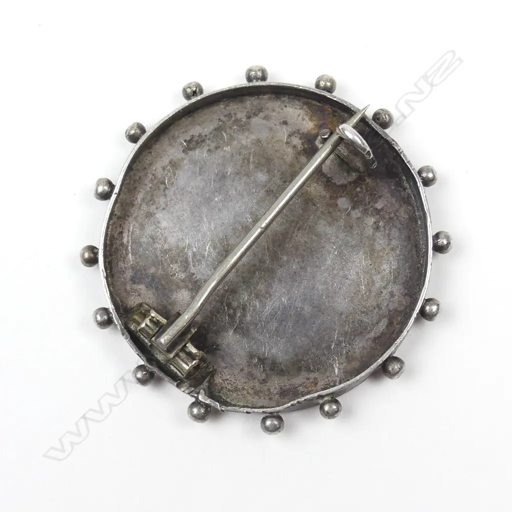 A Victorian silver brooch Image 1++
