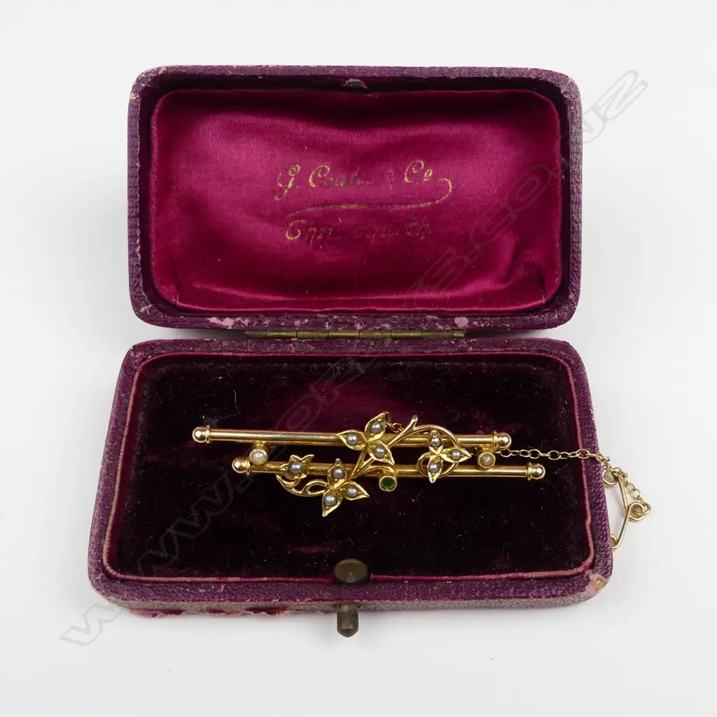 An Edwardian yellow gold double bar brooch Image 1++
