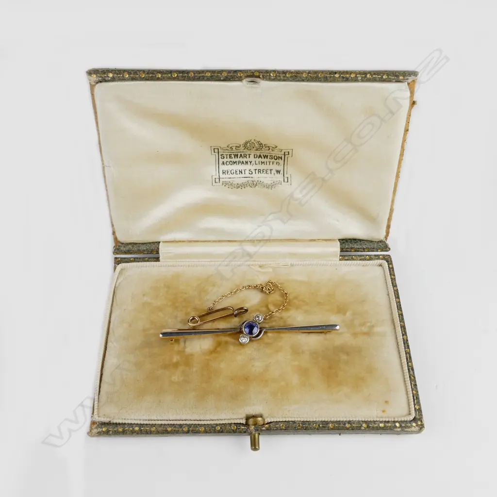 A 15ct. gold sapphire and diamond brooch Image 1++